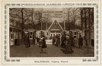 600048 Gezicht op de ingang van het Jaarbeursterrein op het noordelijk gedeelte van de Maliebaan te Utrecht, tijdens de ...